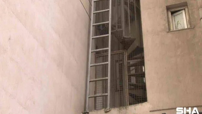 Ataşehir'de yangında hamile kadın yangın merdiveninde kaldı