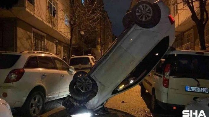 Bahçelievler'de ilginç kaza, park halindeki araçlara çarpıp dik bir şekilde havada asılı kaldı