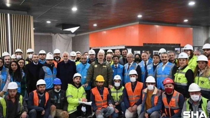 Bakan Karaismailoğlu, 'Bizim ulaşım politikamızda yolda kalan otobüsler değil, günde 1 milyonun üzerinde yolcu taşıyacak metro hatları var'