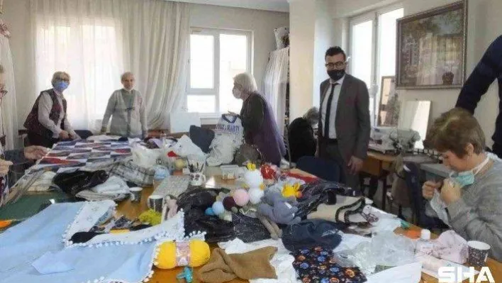 Balıkesir'de eski kıyafetler kadınların elinde kırkyama oldu