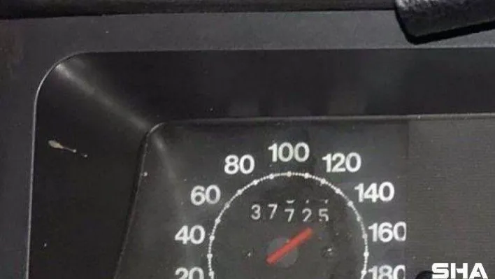 Bariyerlere ok gibi saplanan otomobilin ibresi 140'a takılı kaldı