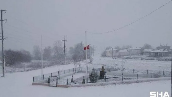 Beklenen kar yurda giriş yaptı: Edirne kısa sürede beyaza büründü