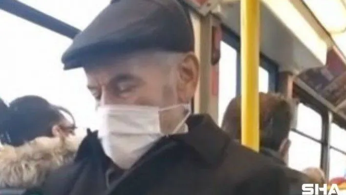 Belediye otobüsünde örgü ören yaşlı amcayı görenler gözlerine inanamadı