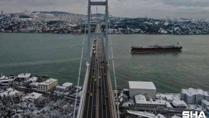 Beyaza bürünen İstanbul Boğazı havadan görüntülendi