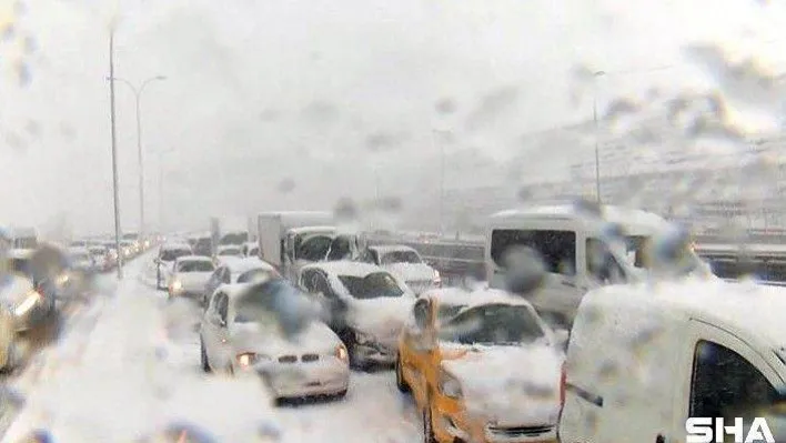 Beylikdüzü Hadımköy bağlantı yolundaki sürücülerin bekleyişi sürüyor