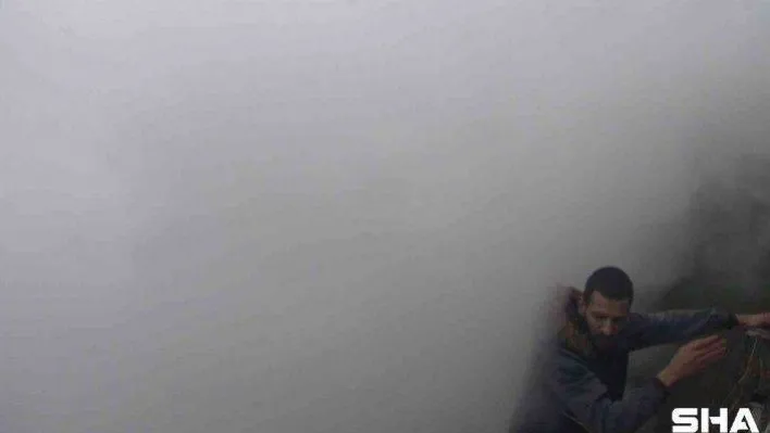 Beyoğlu'da yangın: Ahşap bina alev topuna döndü