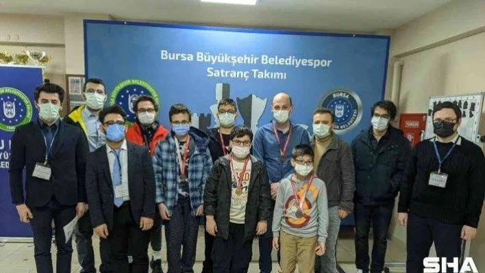 Bursa Büyükşehir Belediyesporlu satranççılardan 18 madalya