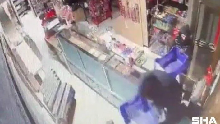 Bursa'da kuruyemişçiye giren hırsızlar, 30 bin liralık sigarayı çalıp kayıplara karıştı