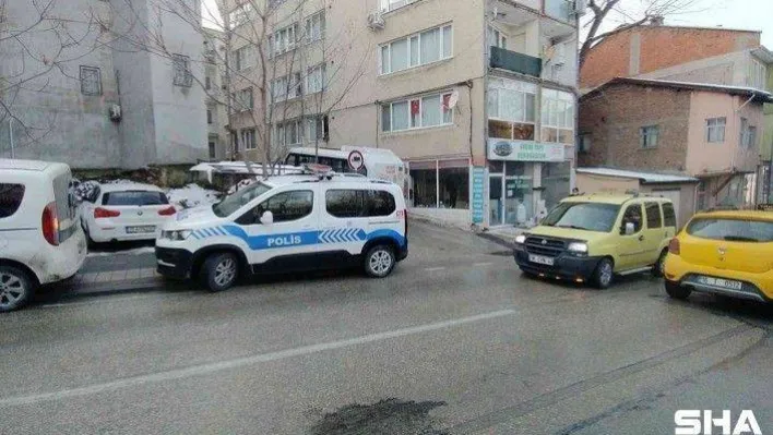 Bursa'da otobüse kartopu atan çocukları kovalayan otobüs şoförü bıçaklandı