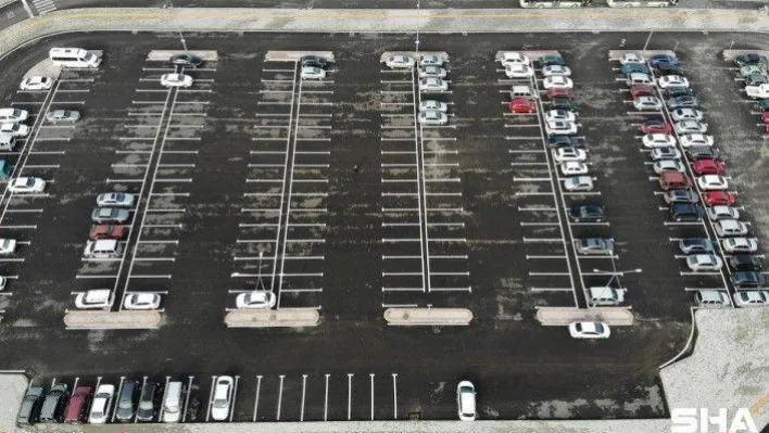 Bursa'da ücretsiz otoparklar ve park et devam et uygulaması trafiğe neşter oldu