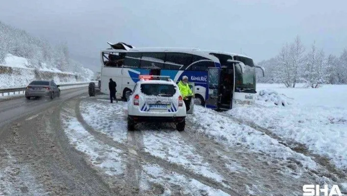 Bursa'da yolcu otobüsü ile tır çarpıştı 2 yaralı