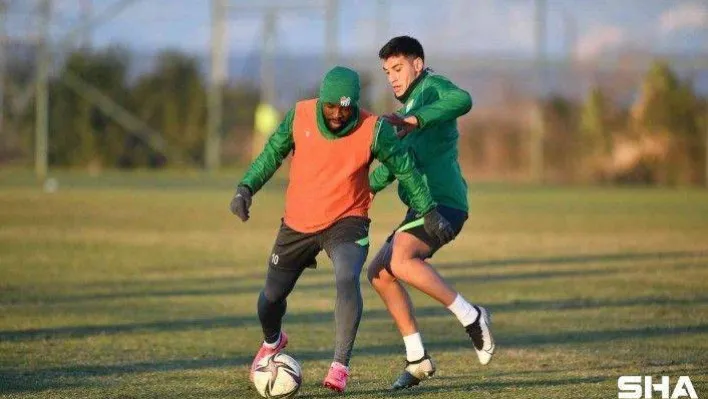 Bursaspor, Antalya kampında çift kale maç yaptı