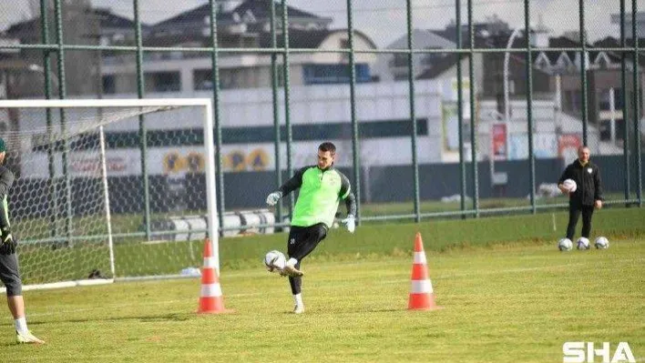 Bursaspor üç eksikle Eyüpspor maçı hazırlıklarına başladı