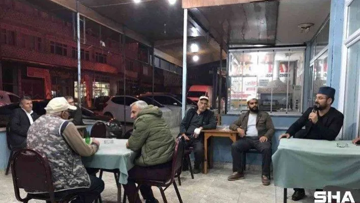 Cami imamı, cemaati için soluğu kahvehanede aldı