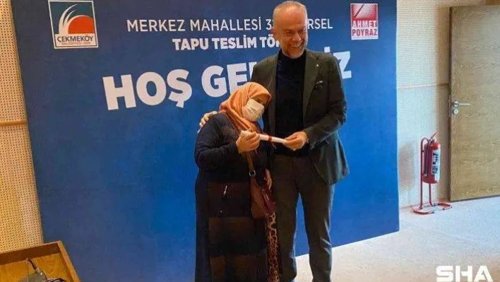 Çekmeköy'de 'Tapu Teslim Töreni'nde 35 aile tapularını Başkan Poyraz'ın elinden aldı