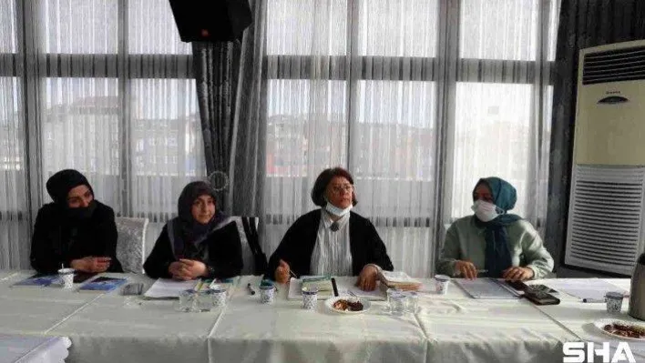 Çocuklarını daha iyi tanımak için kitap okuyorlar