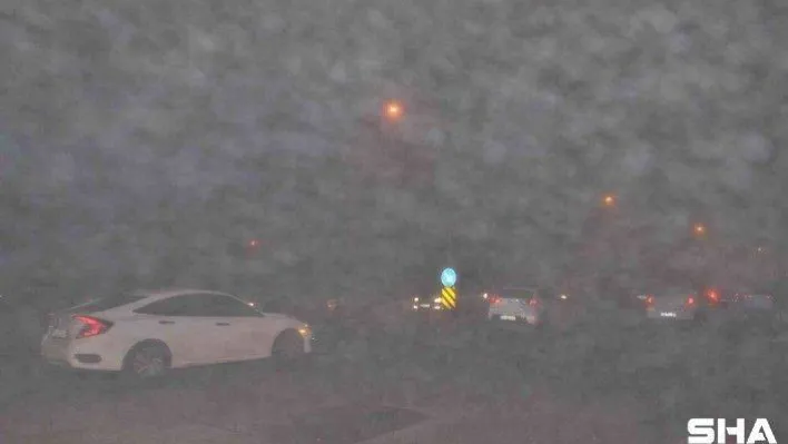 Çorlu'da yoğun sis: Göz gözü görmüyor