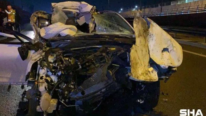 D-100'de tıra arkadan çarpan otomobil hurdaya döndü: 2 yaralı