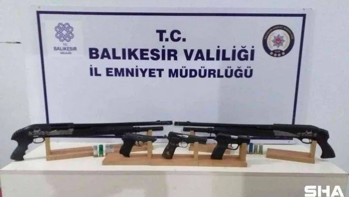 Edremit'te çok sayıda silah ve uyuşturucu madde ele geçirildi