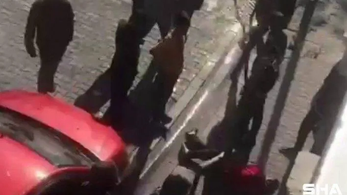 Esenyurt'ta bir genç sokak ortasında bacağından vuruldu