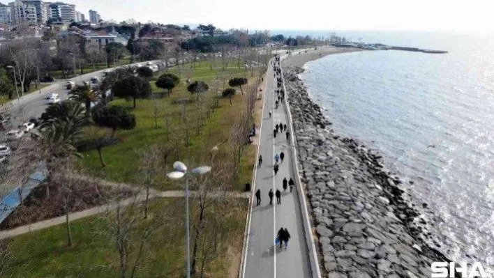 Güneşi gören İstanbullular, Caddebostan Sahile akın etti