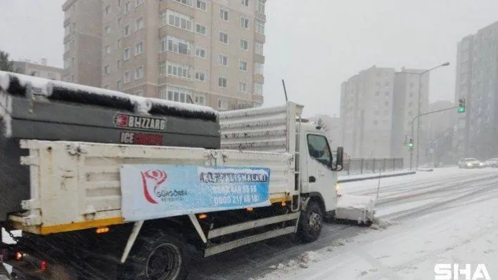 Güngören'de karla mücadelede yoğun çalışma