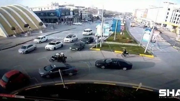 Hamile eşini hastaneye yetiştiriyordu trafiğe takıldı, imdadına polis yetişti