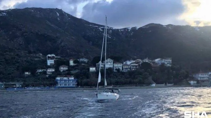 Hayırsızada'da karaya oturan tekne, bot ile kurtarıldı