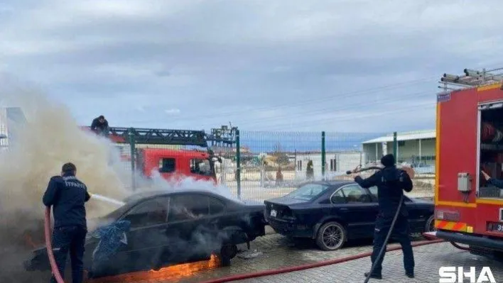 Hurda araçlar tamir edilirken yangın çıktı, 2 kişi hastanelik oldu