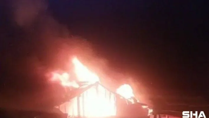 İnegöl'de tek katlı ev alev alev yandı