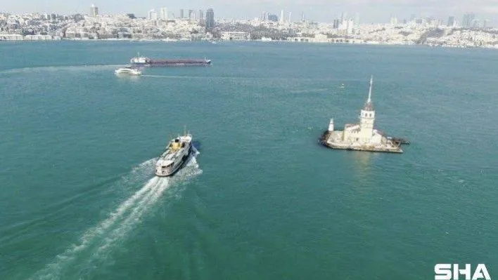 İstanbul Boğazı turkuaza büründü, masalsı renk değişimi havadan görüntülendi