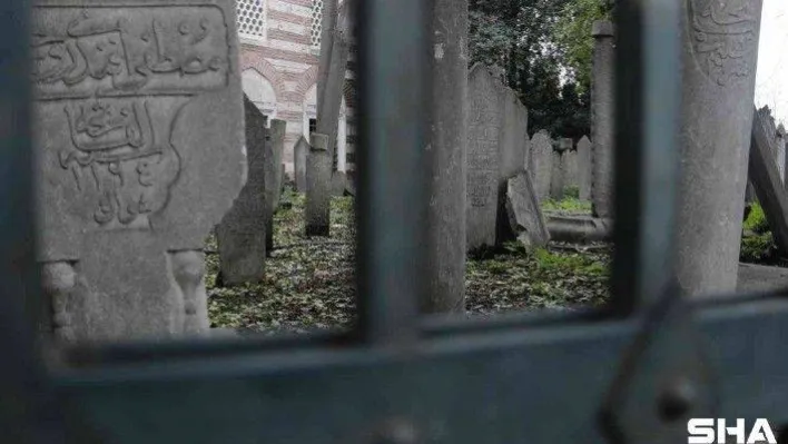 İstanbul'un göbeğinde tarihi mezarlıklar yok oluyor