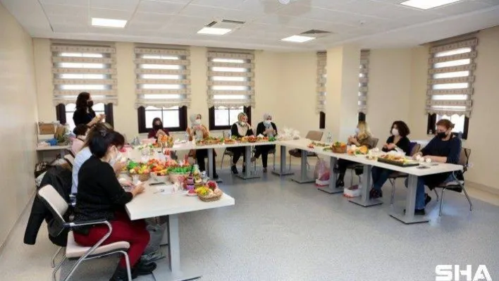 Kadınlar Eşitlik Merkezi'nde hem üretiyor hem para kazanıyor