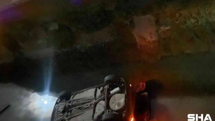 Kapalı yola giren otomobil kanala düştü: 3 yaralı