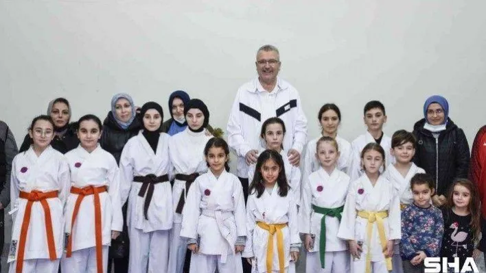 Karacabey, 7'den 77'ye sporu sevdiriyor