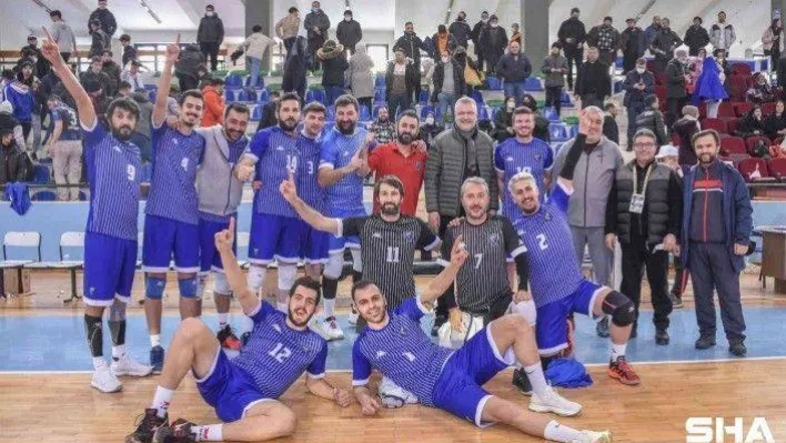 Karacabey Belediyespor voleybolda fırtına gibi