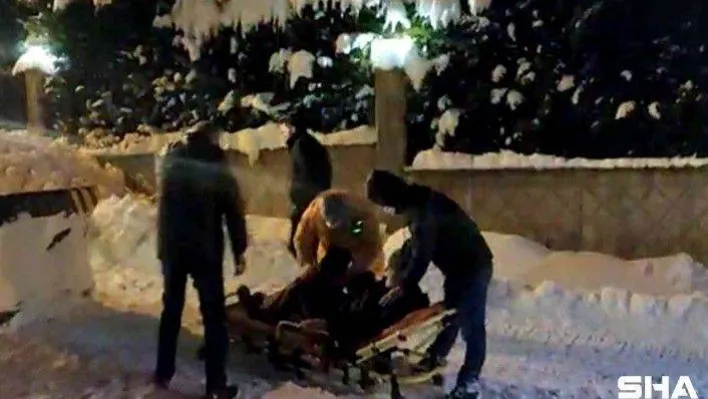 Karda mahsur kalan hasta üç saatlik uğraş sonucu kurtarıldı
