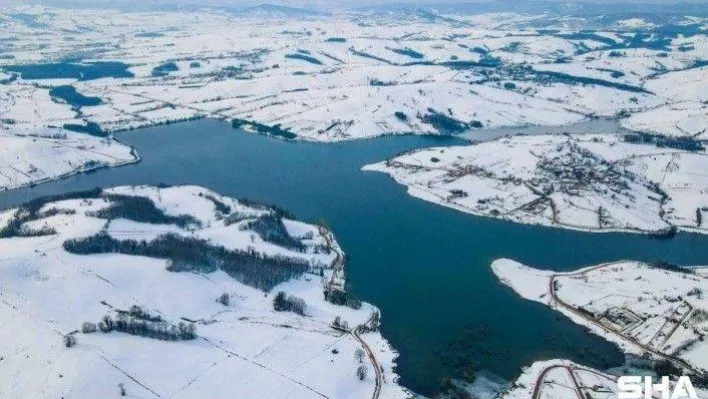 Karla kaplanan köylerde hayranlık uyandıran kış güzelliği