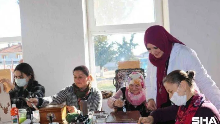 Kendi köyünde usta öğretici oldu, köy kadınlarına cesaret verdi