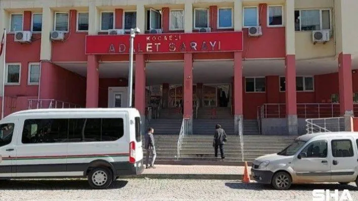 Kilolarca uyuşturucuyu prezervatife doldurup araçta zulalamışlardı, yargılanmalarına devam edildi