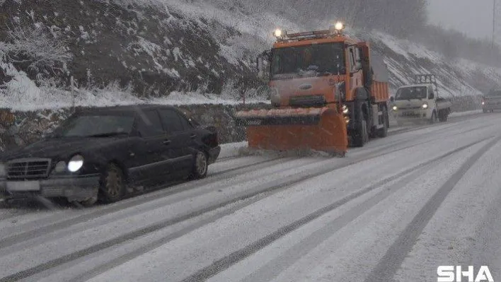 Kırklareli'nin yüksek kesimlerinde kar yağışı ve sis etkili oluyor