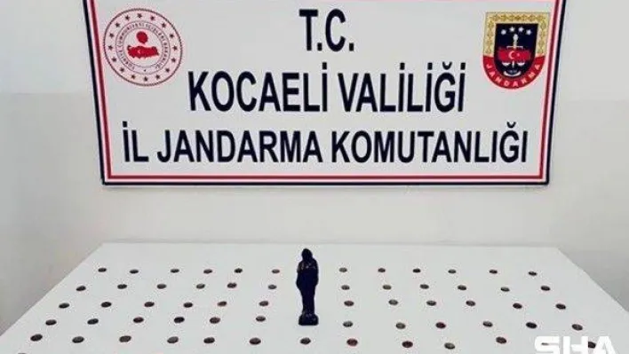 Kocaeli'de 77 sikke ve Meryem Ana figürlü heykel ele geçirildi