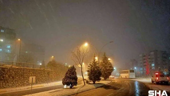 Kocaeli'de kar yağışı zor anlar yaşattı