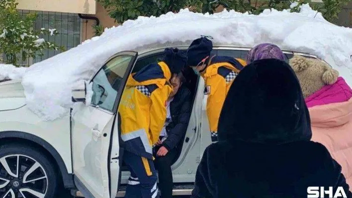 Kopan elektrik teli 4 dairede yangın çıkardı