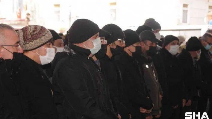 Koronaya yakalanan engelli lise öğrencisi son yolculuğuna uğurlandı