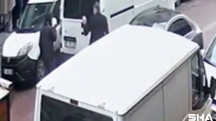 Kumaş yüklediği esnada otomobil çarptı, ameliyatla ayağına platin takıldı