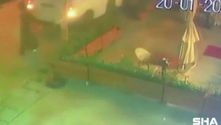 Maltepe'de hafif ticari araç kaldırımda bekleyen 14 yaşındaki kızı ezdi