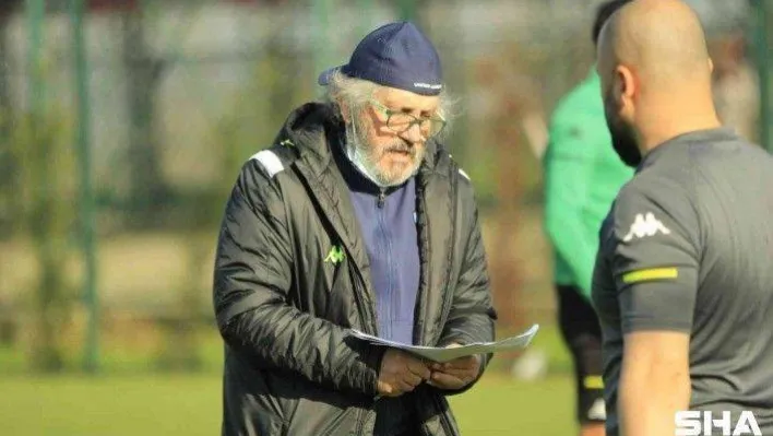 Mustafa Reşit Akçay: &quotOrta sahaya en az iki oyuncu takviyesi yapmak istiyoruz&quot