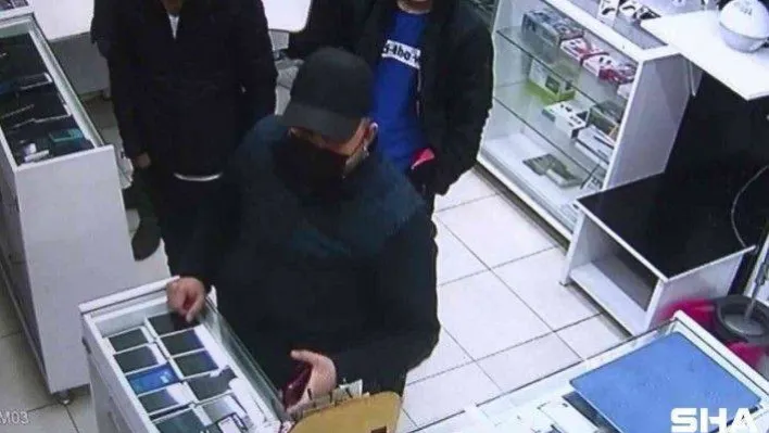 Müşteri gibi girdiği dükkanda 10 bin TL'lik telefonu çaldı