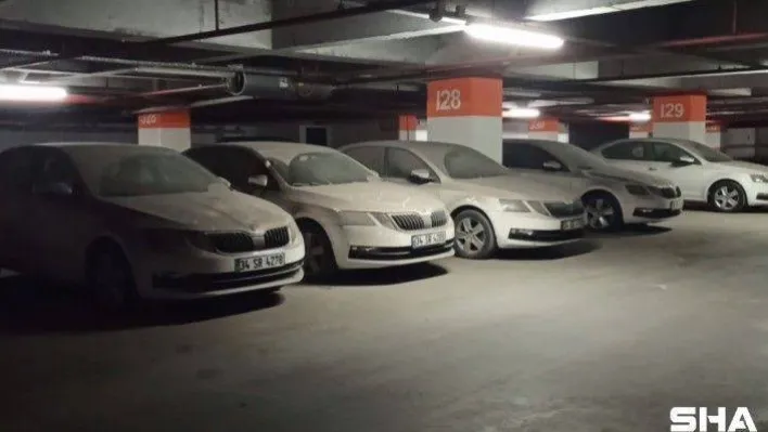 Oto galeri sitesinin otoparkında stoklanmış onlarca araç görüntülendi